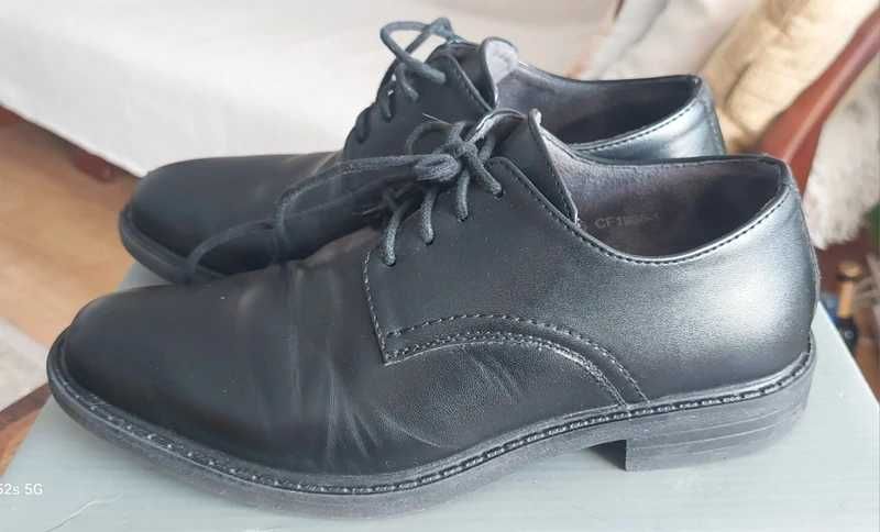 Półbuty wyjściowe czarne rozm. 36