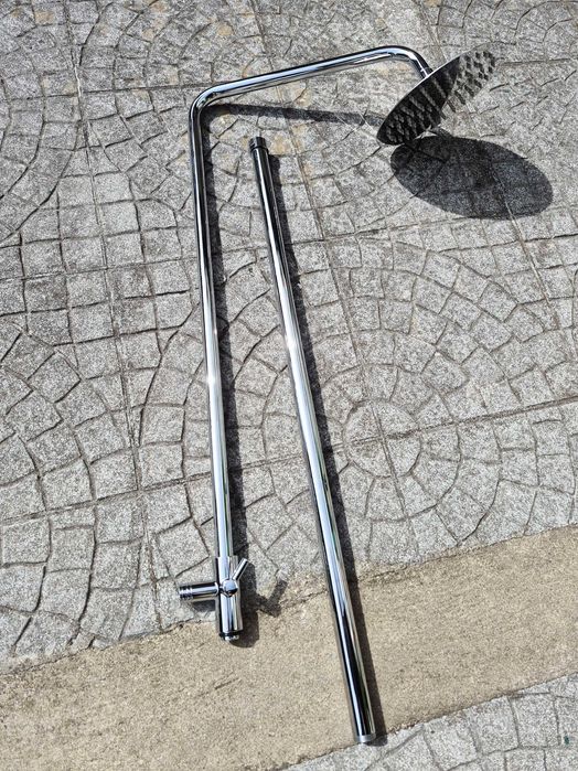 Sistema de duche com misturador monocomando e duche tropical sem bica