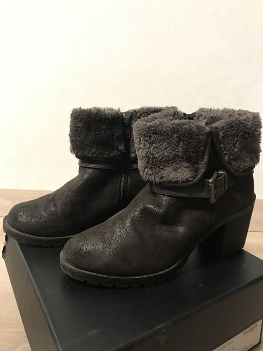 Босоніжки шлопанці