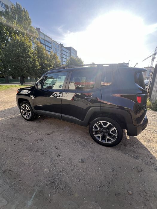 Jeep Renegade, 2016 рік