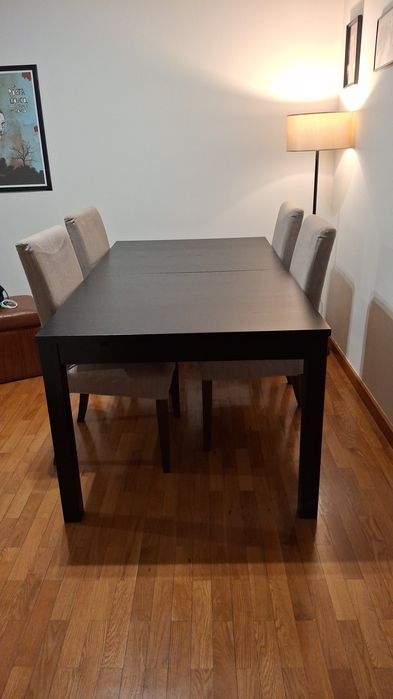 Mesa BJURSTA + Cadeiras