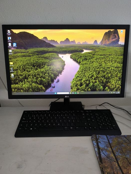 Torre LENOVO Ryzen 5 8Gb Ram + Monitor LG