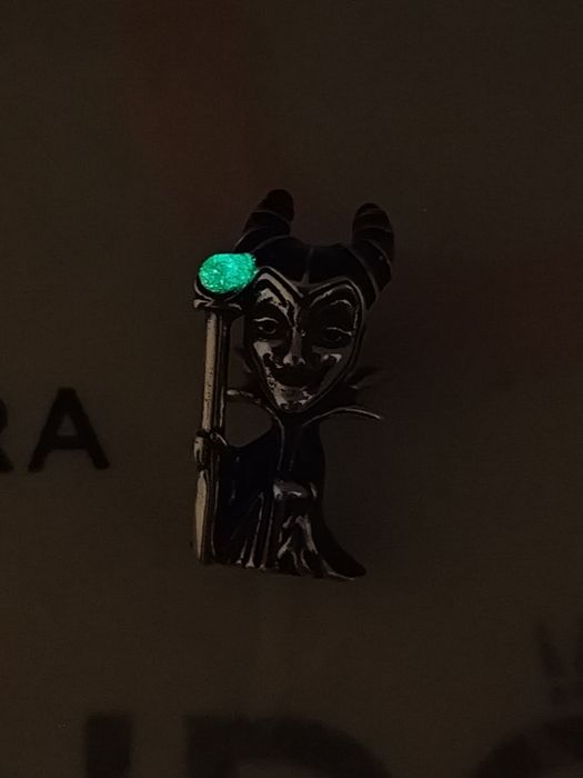 Conta Maléfica da Pandora brilha no escuro