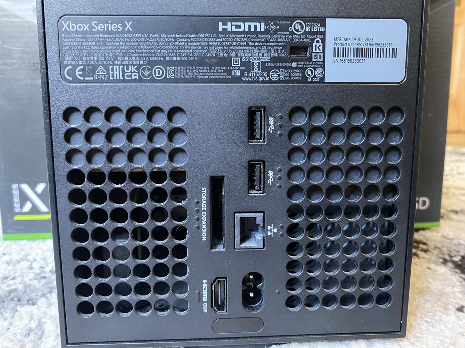Microsoft Xbox series X 1TB SSD + 2 геймпади + акумуляторна батарея