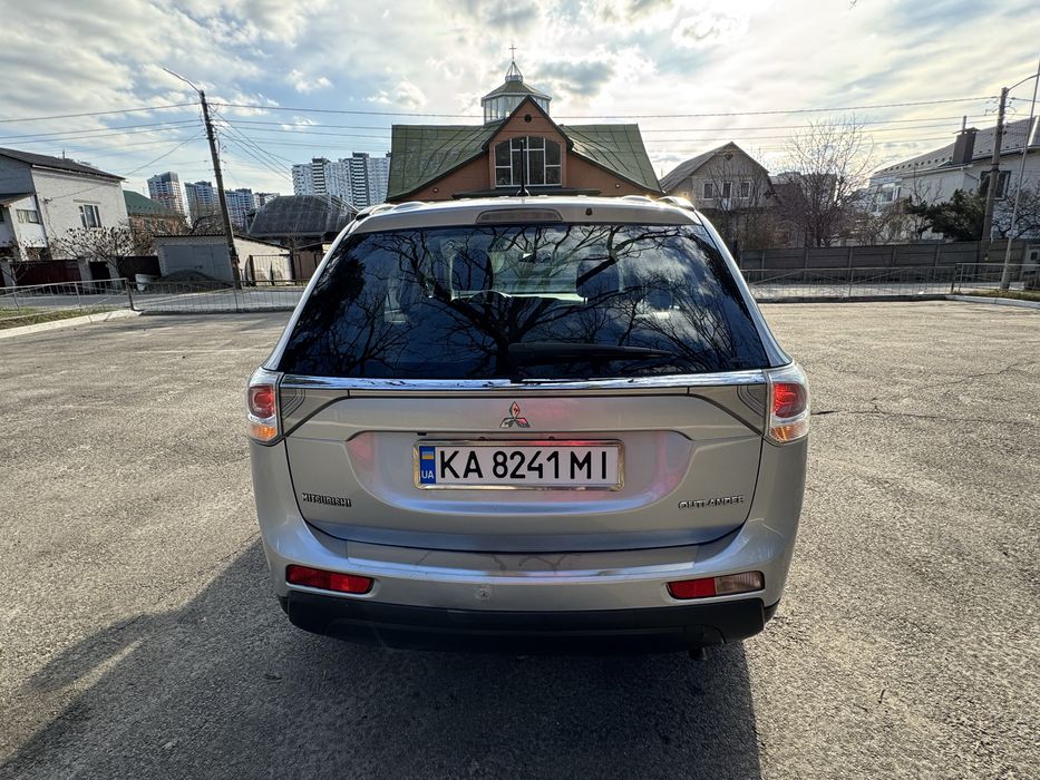 Офіційний Mitsubishi Outlander 2.4 газ/бензин Автомат , повний привід