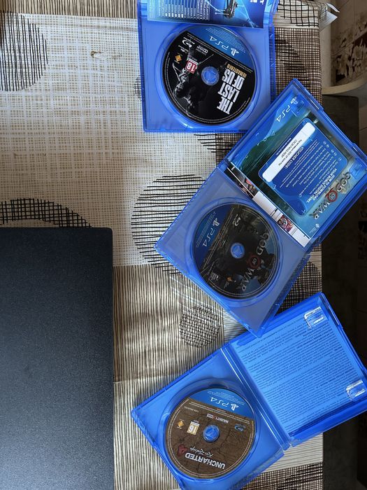 PlayStation 4 Pro 1TB + 3 игры + геймпад |