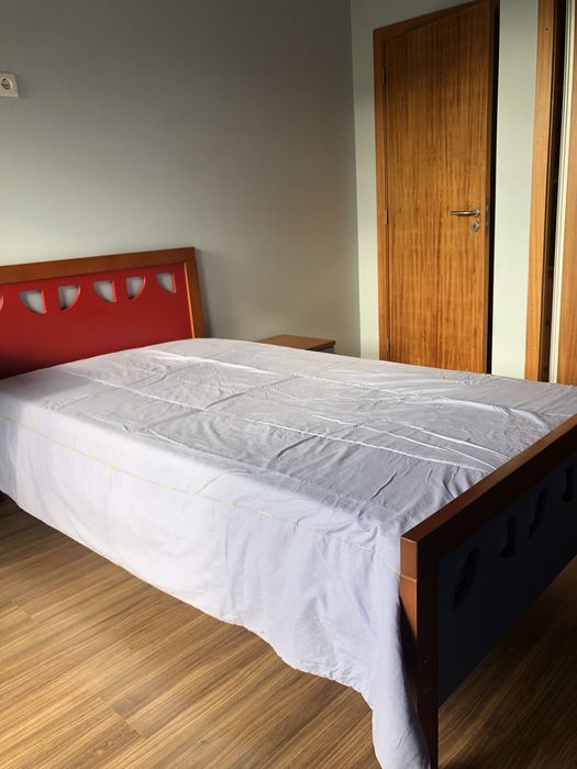 Cama e mesinha
