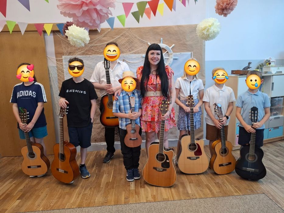 Nauka gry na gitarze/ ukulele oraz śpiewu