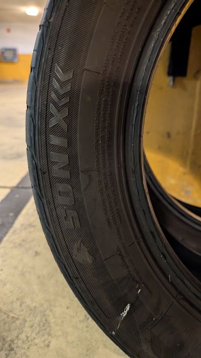 Par de Pneus Sonix Primestar 88 - 195/60 R16 89H (Semi-novos)