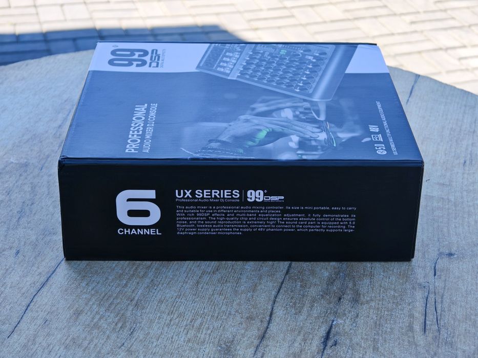 Профессиональный микшер серии 8UX с 99 цифровыми эффектами DSP