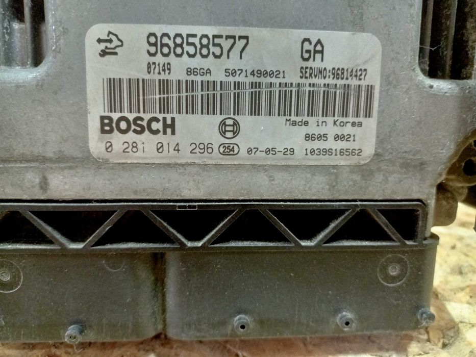 Chevrolet Captiva ECU Bosch sterownik silnika 2.0 CDTI demontaż