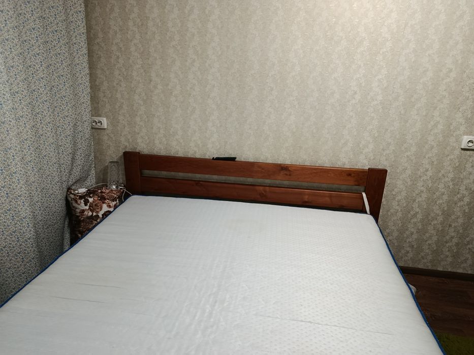 Ліжко двоспальне 180*200 з матрацом