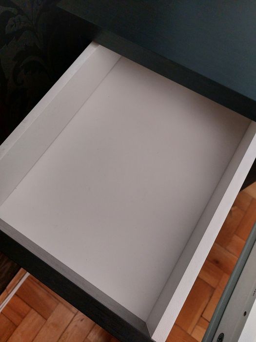 Czarne biurko ikea