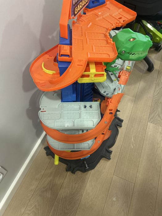 Hot Wheels Супер-трек Ultimate Garage