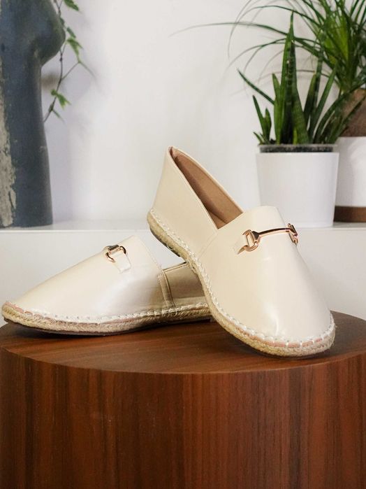 Używane męskie espadryle Truffle Collection, rozmiar 44, kremowe