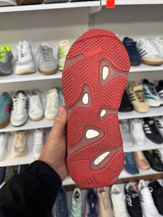 ОРИГІНАЛ 100% Кросівки Adidas Yeezy Boost 700 Red HQ6979 41 1/3