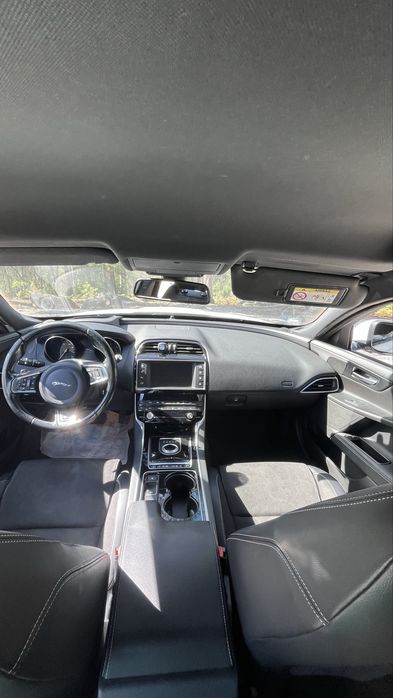 Vendo Jaguar XE 20d Aut.R SPORT foto 5