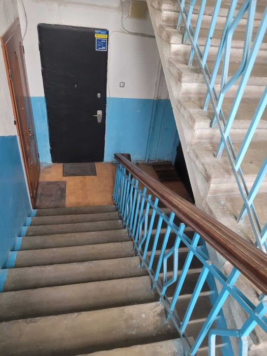 Продам 2к Подільський р-н вул Межигірська буд 37