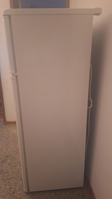 Frigorífico Orima em bom estado de conservação e a funcionar perfeitamente.