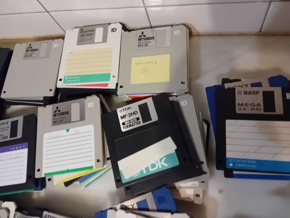 Conjunto de 170 Disquetes 3.5 HD Diversas