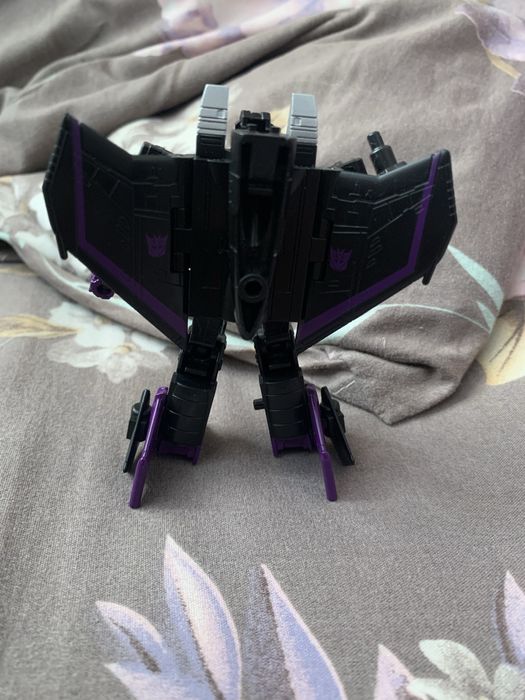 Фігурка-трансформер Hasbro Transfromers Legacy Skywarp