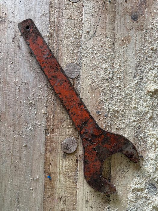 Vendo ferramentas antigas