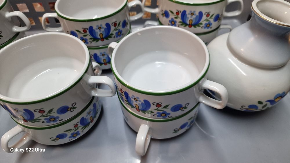 Porcelana z PRL komplet 12.z wazonikiem