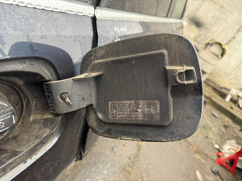 Кришка бензобаку взборі лючок топливного бака A4 B8 Q5 Ауди audi 09-17