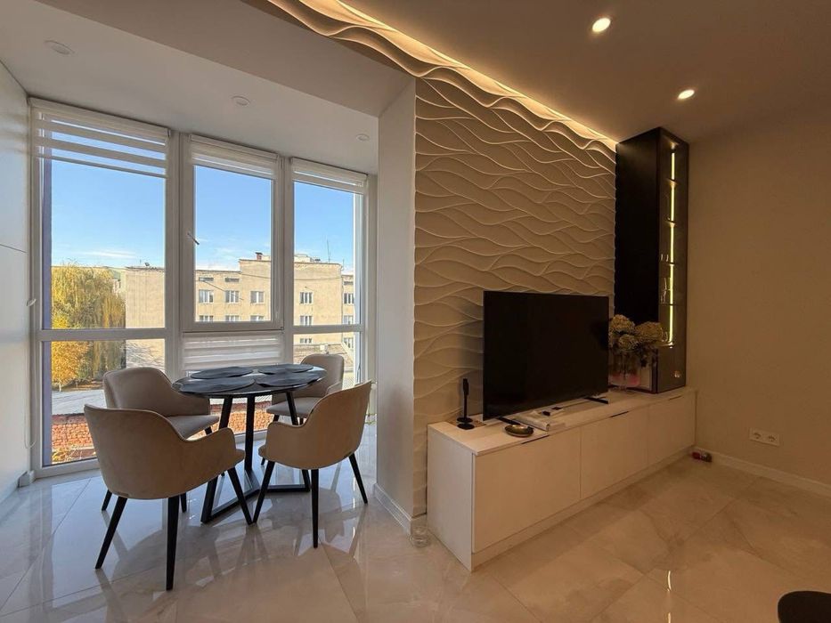 Продається стильна 2 кімнатна квартира в клубному будинку поблизу Цент