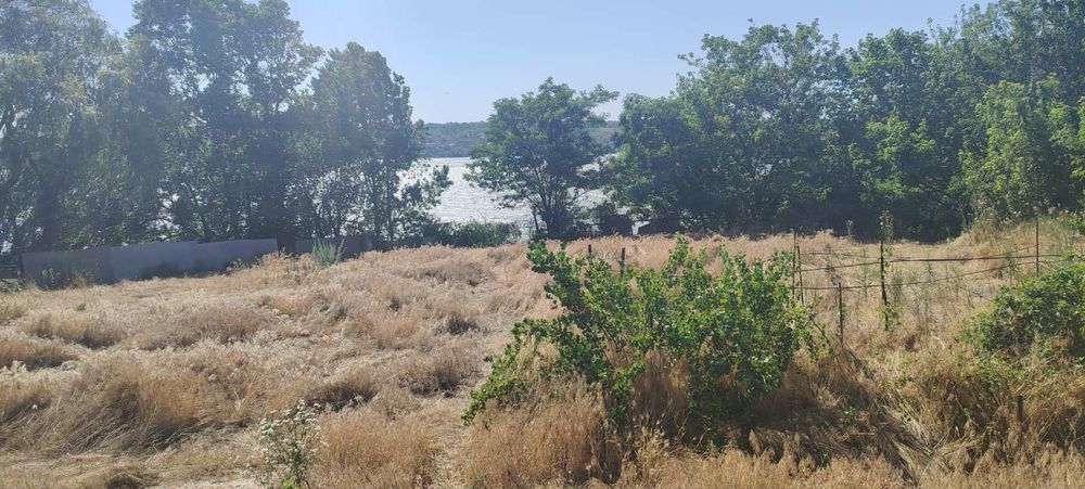 Продам участок  16 соток у воды с. Любимовка