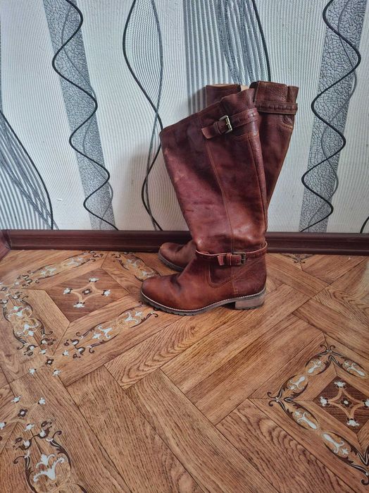 Продам якісні шкіряні сапоги.