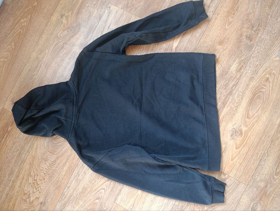 базове худі Primark (чорне)
Продам стильне та практичне худі ві