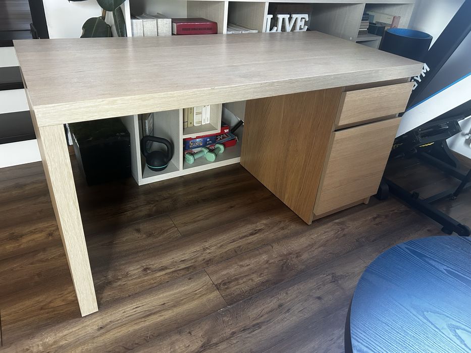 Biurko ikea  140 cm szerokości
