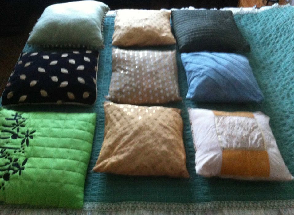 varias almofadas decorativas 50x50