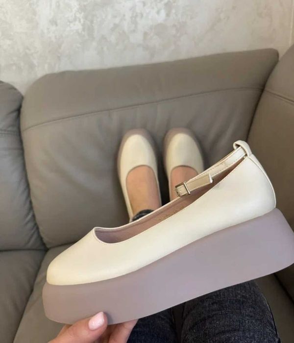 Туфлі на танкетці