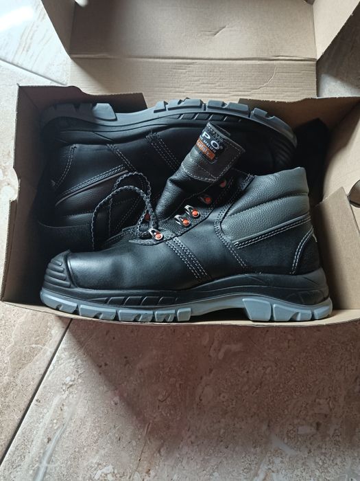 Sprzedaż buty męskie, skórzane do pracy