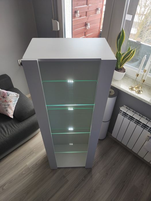 Regał stojący podświetlany LED