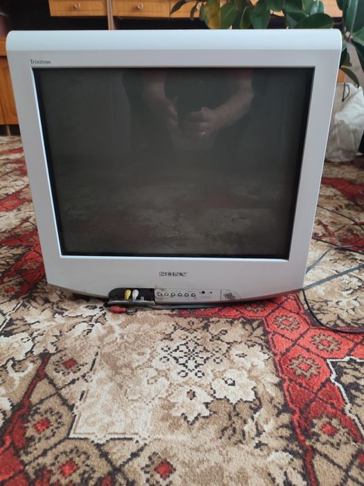 Телевізор SONI цвета і зображення показує шикарно