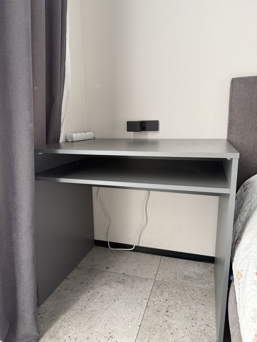 Стіл прикроватний / компьютерний