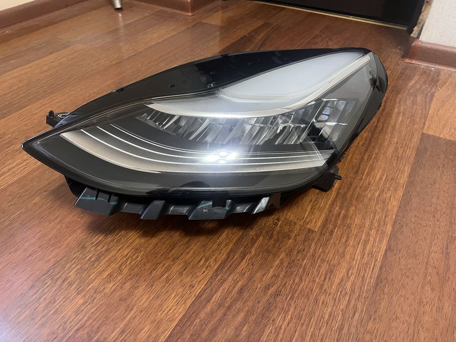 Фара tesla model  3