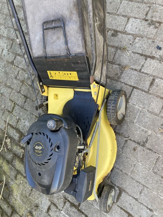 Maquina de cortar relva