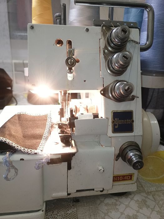 оверлок 4-х нитковий,3-нитковий