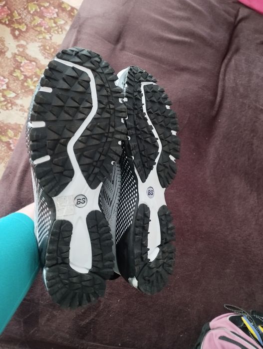 Продам нові кросівки Baas  Ploa