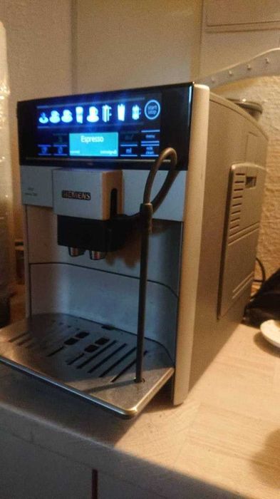 Кофе машина Siemens EQ.6 Plus S300