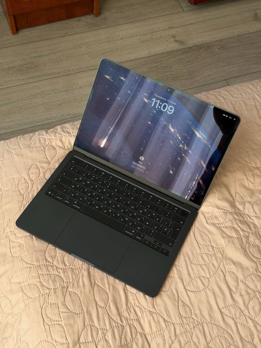 Продам Apple MacBook Air M4