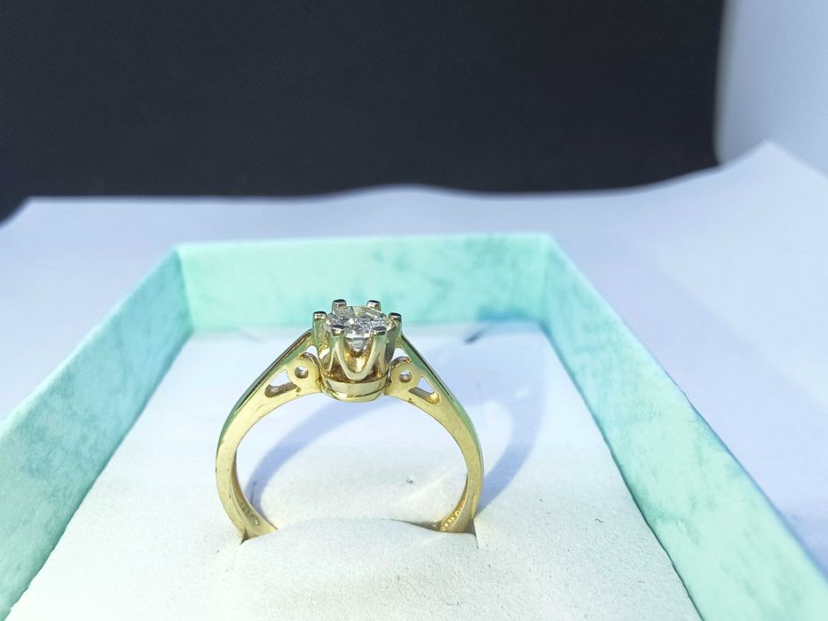 Złoty pierścionek z brylantem 0.32ct P1/F certyfikat