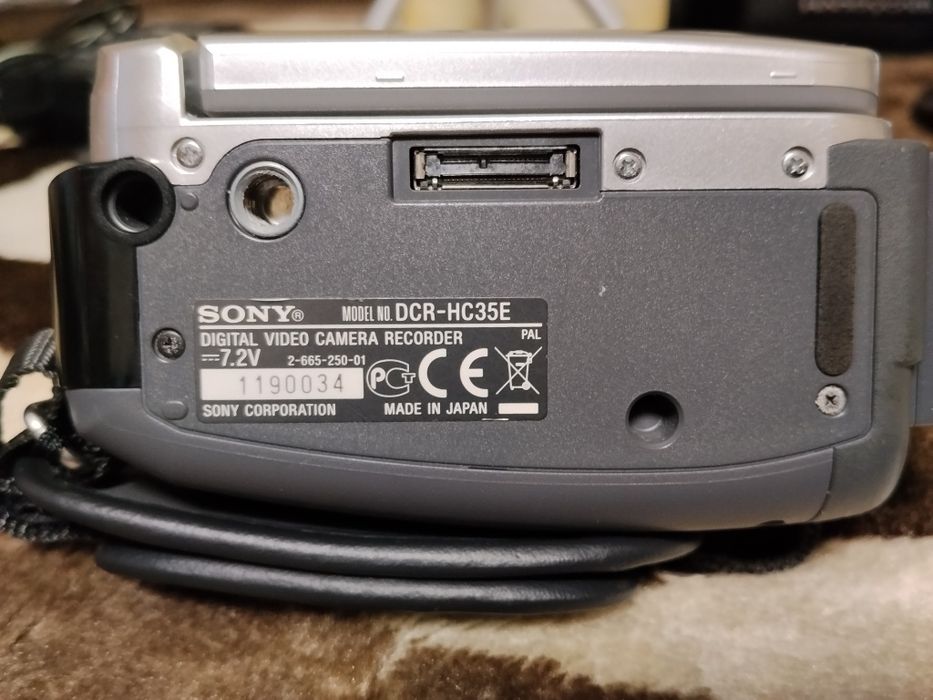 Цифровая видеокамера SONY  DRS-HC35E  в идеальном состоянии made in Ja
