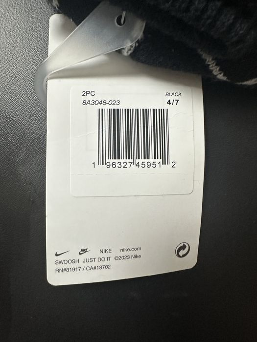 Продам новий набір Nike(шапка+перчатки)