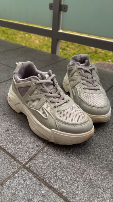 Białe trampki damskie