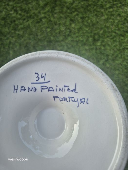 Vendo potiche grande em faiança portuguesa ,pîntado à mão.Altura25cm /largura 18cm